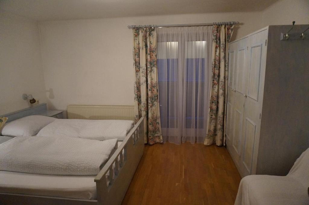 Haus Senoner Bed and Breakfast Kitzbühel Rum bild
